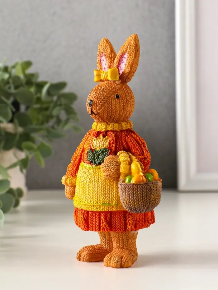 Сувенир полистоун "Зайка в вязанном платье с корзиной яиц" 5,5х8,2х16 см Сувенир полистоун "Зайка в вязанном платье с корзиной яиц" 5,5х8,2х16 см