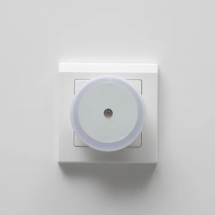 Ночник &laquo;Круг&raquo; LED реагирует на темноту, белый 6.5&times;6.5&times;5 см RISALUX