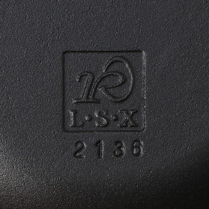 Жаровня чугунная, 2 л, d=24 см, чугунная крышка, цвет чёрный Жаровня чугунная, 2 л, d=24 см, чугунная крышка, цвет чёрный