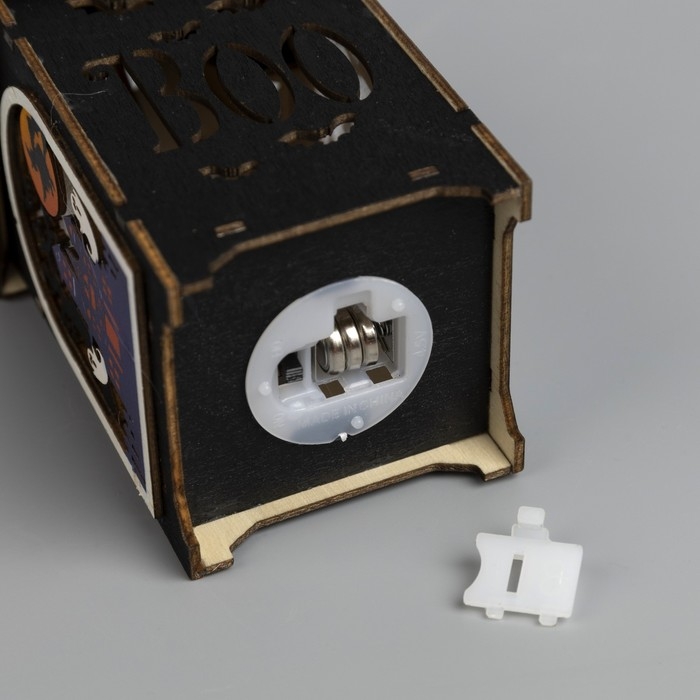 Светодиодная подвеска «Чёрная башня призраков» 6.5 × 17.5 × 6.5 см, пластик, батарейки LR1130х3 (в комплекте), свечение тёплое белое Светодиодная подвеска «Чёрная башня призраков» 6.5 × 17.5 × 6.5 см, пластик, батарейки LR1130х3 (в комплекте), свечение тёплое белое