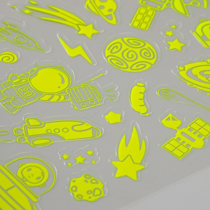 Наклейка пластик фосфорная Наклейка пластик фосфорная "Яркий космос" МИКС 27х15,5 см