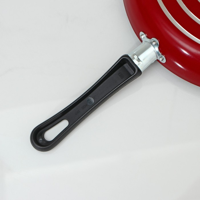 Сковорода «Эксперт», d=28 см, антипригарное покрытие, цвет бордовый Сковорода «Эксперт», d=28 см, антипригарное покрытие, цвет бордовый