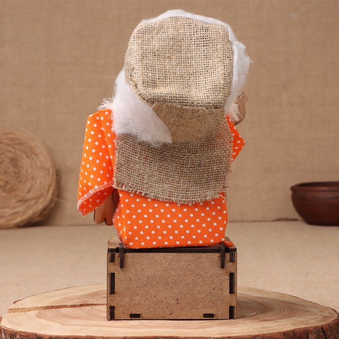 Оберег-домовой Оберег-домовой "Славуся в меховой шапке, на сундуке с шашлыком", 38х24х18 см, микс