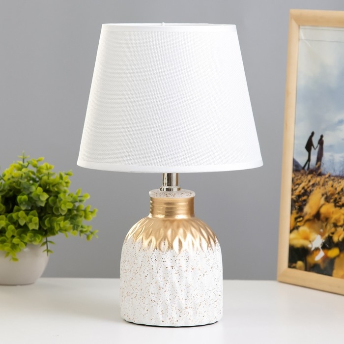 Настольная лампа Настольная лампа "Барил" 1хE14 белый 20х20х31 см RISALUX