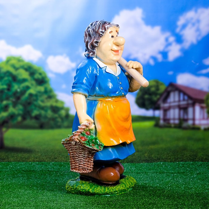 Садовая фигура  Садовая фигура "Баба с тяпкой" 23х37х63см
