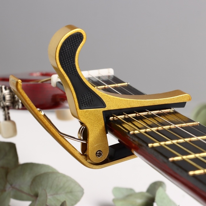 Каподастр для гитары Music Life золотой Каподастр для гитары Music Life золотой