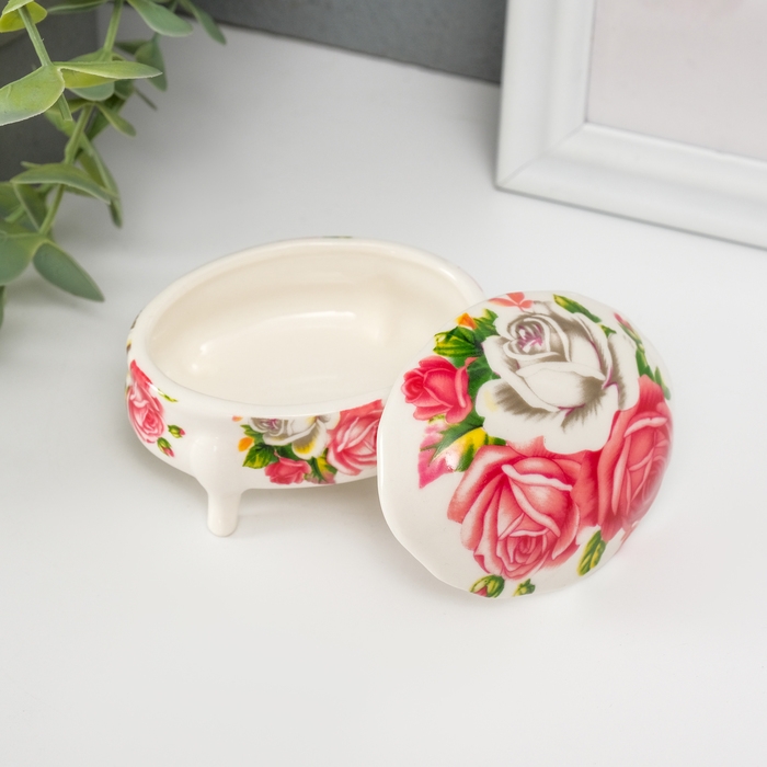 Шкатулка керамика на ножках Шкатулка керамика на ножках "Бархатные розы" 6,1х7,7х4,8 см