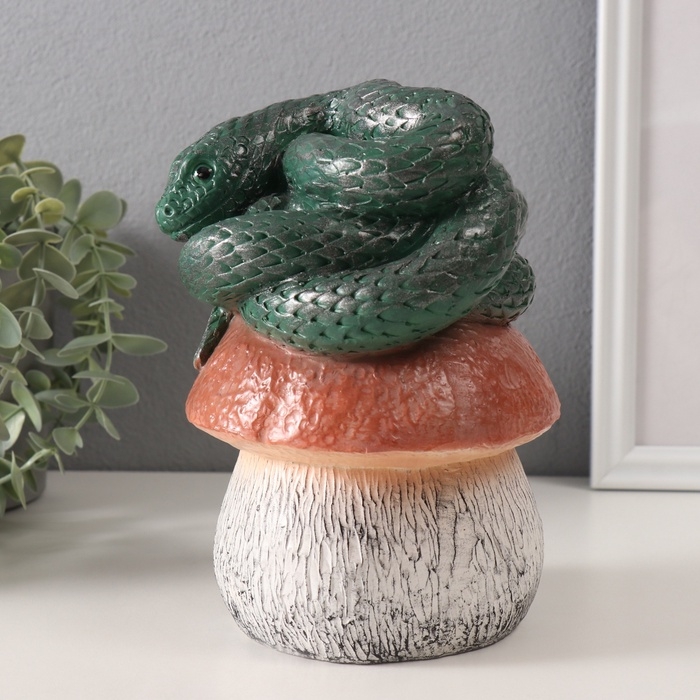Новогодняя фигурка Новогодняя фигурка "Змейка на грибе" 11 х11 х 18 см, темно-зеленый