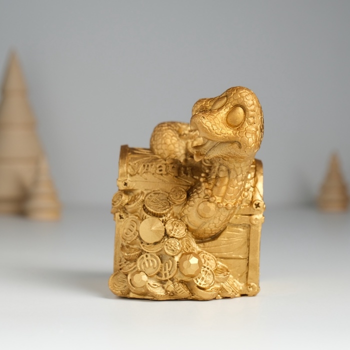 Копилка полистоун Копилка полистоун "Змея удачи с сундуком" 8х8х9,5 см