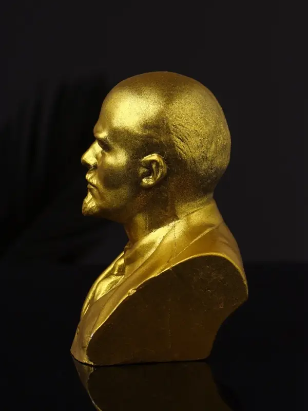 Бюст В.И. Ленин, 11х9х8 см, золото Бюст В.И. Ленин, 11х9х8 см, золото