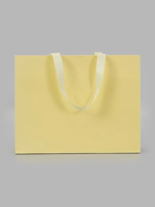 Пакет подарочный, ламинированный, горизонтальный, 32&times;25&times;11 см, сливочный