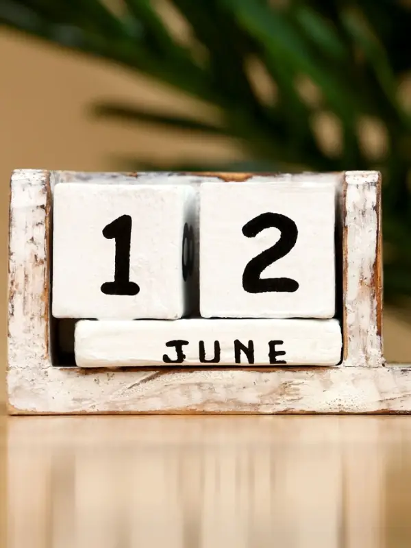 Календарь настольный "Грибок" дерево 13х3,5х9 см, цв. бело-зелёный