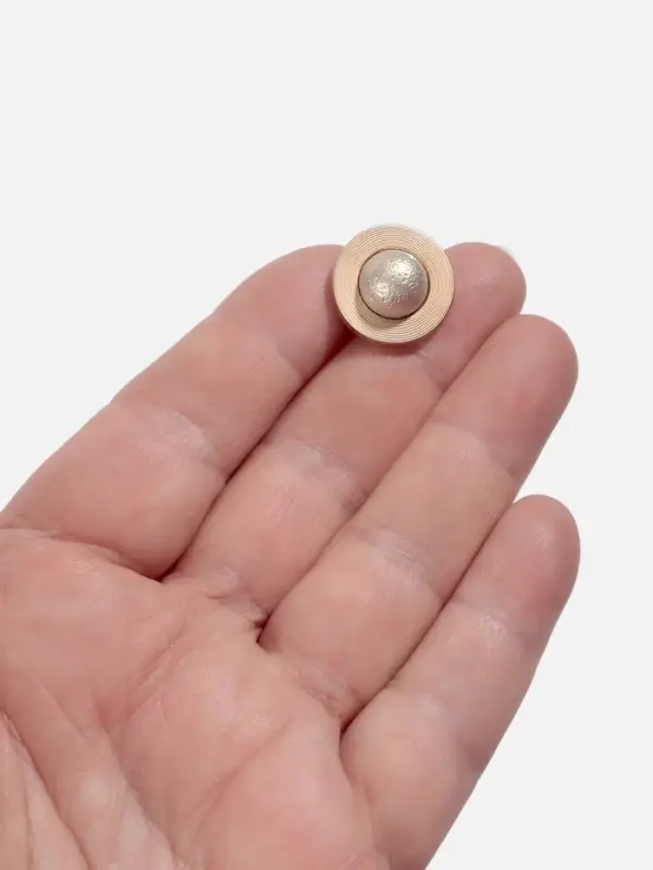 Пуговица металлическая на ножке &laquo;Сатурн&raquo;, декоративная, d=18 мм, цвет бежевый, золотой