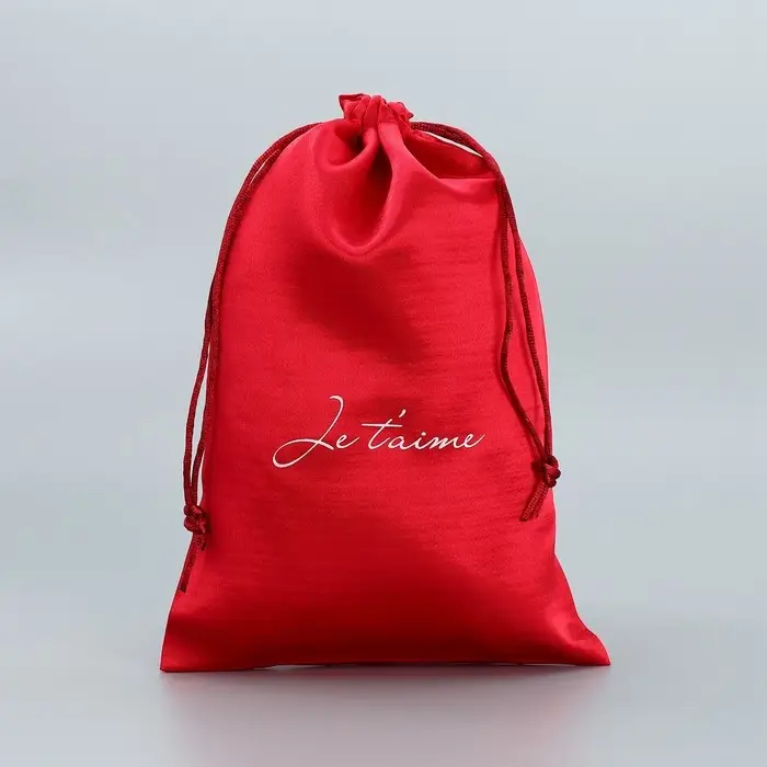 Мешочек подарочный атласный «Люблю от всего сердца», 16 х 24 см +/- 1.5 см Мешочек подарочный атласный «Люблю от всего сердца», 16 х 24 см +/- 1.5 см