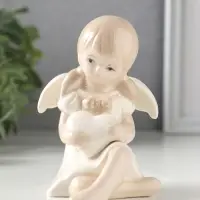 Сувенир керамика "Девочка-ангел в платьице с бантиком, держит сердце" 8,8х7,5х10,3 см
