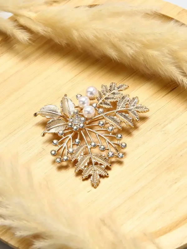 Брошь &laquo;Папоротник&raquo;, белая в золоте