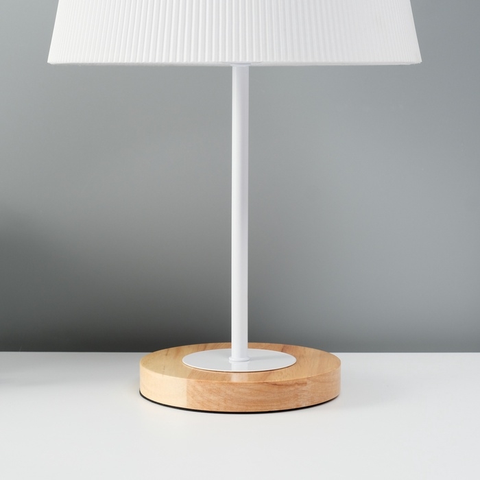 Светильник настольный Светильник настольный "Строгость" 1х40Вт Е27 бежевый 22,5х22,5х41,5см