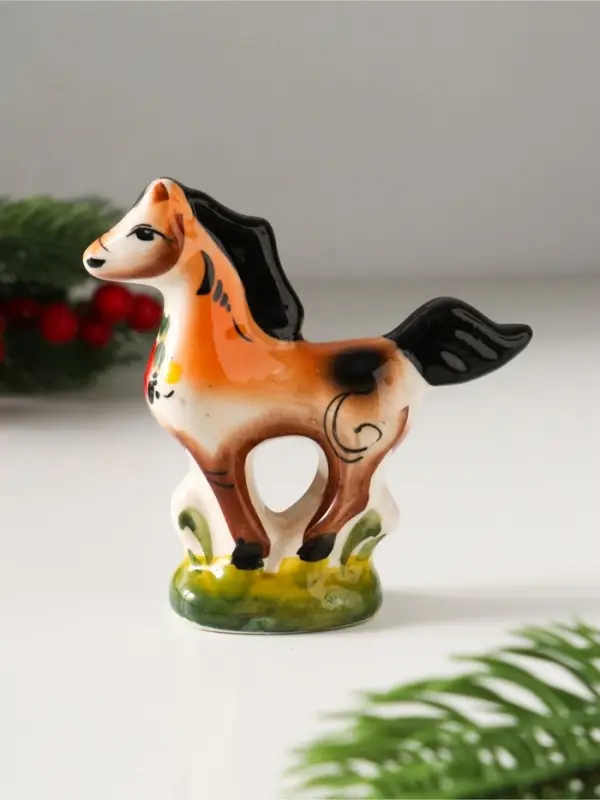 Сувенир Мустанг, 8х8,5х3 см, гжель, цвет Сувенир Мустанг, 8х8,5х3 см, гжель, цвет