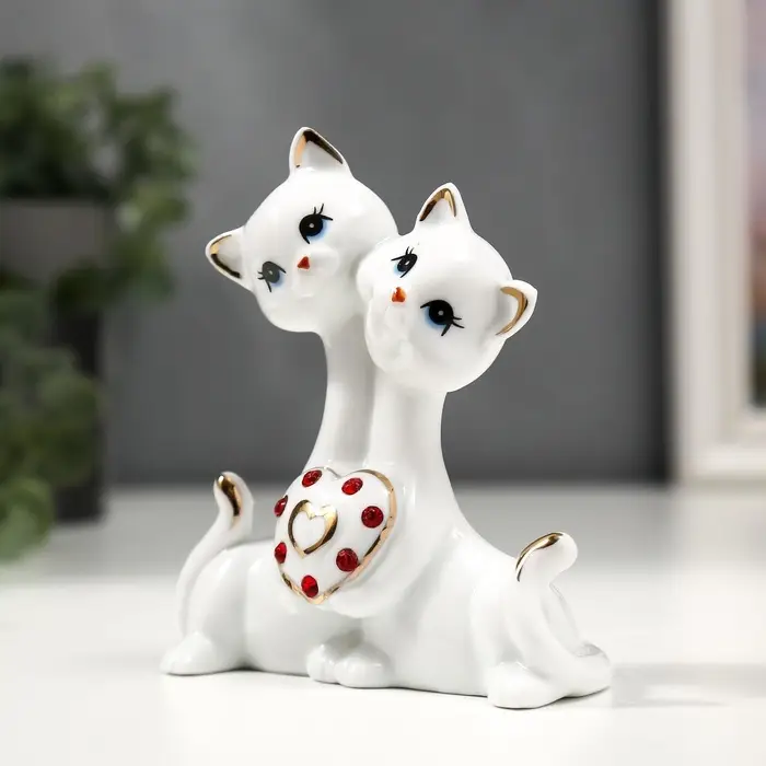 Фигурка керамика &laquo;Котята с сердцем со стразами&raquo;, белый с золотом, 10.2 см
