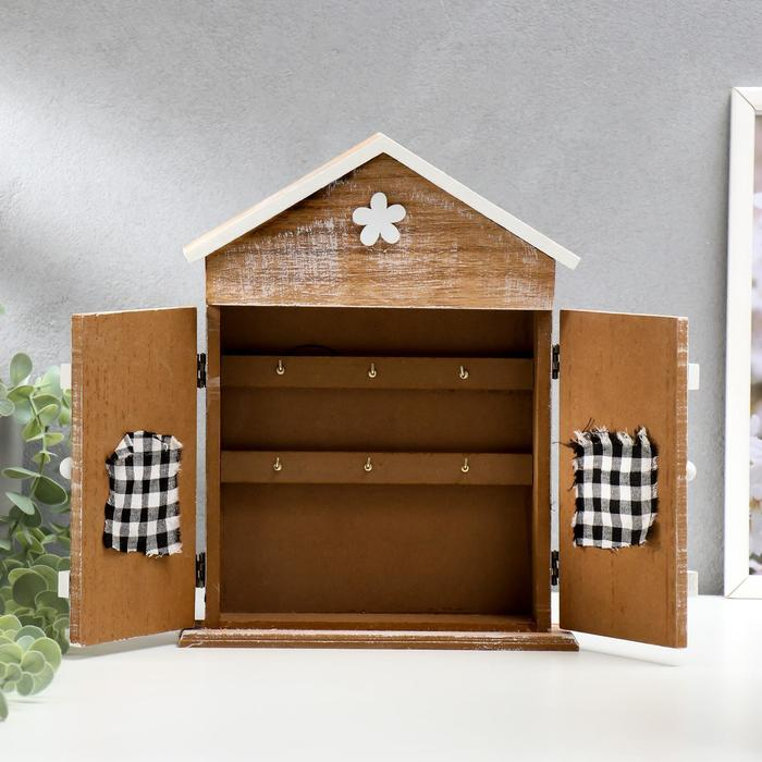 Ключница дерево 6 крючков Ключница дерево 6 крючков "Дом со ставнями-сердечками" 29,5х22,5х6 см