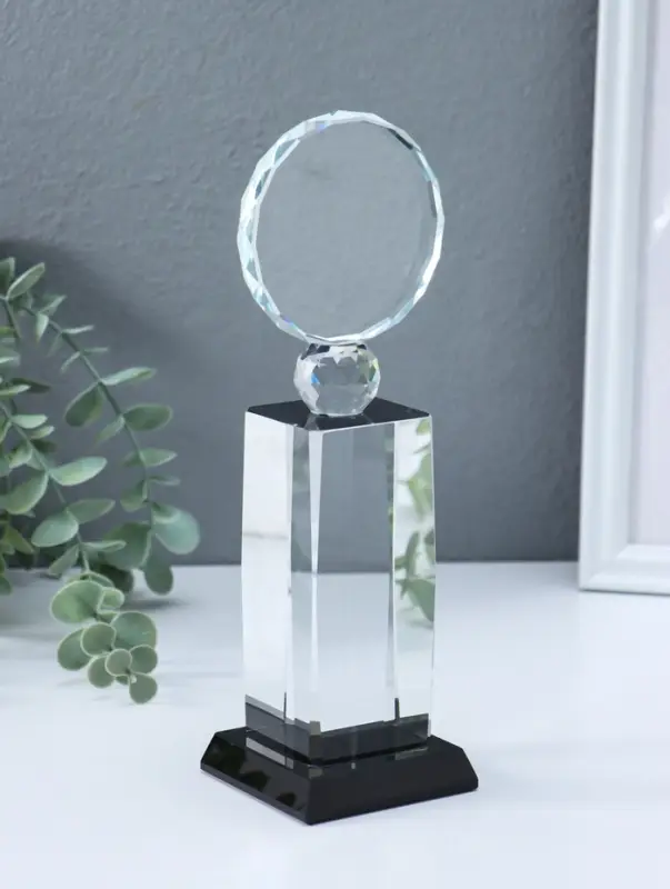 Стела наградная стекло "Медаль" медаль d=8 см площадка 5,5х11,8 см 7х8х24 см