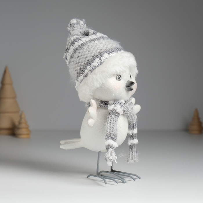 Сувенир полистоун Сувенир полистоун "Воробушек белый в шапке с мехом" 9х11х16,5 см
