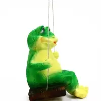 Садовая фигура из полистоуна &laquo;Лягушка на качелях&raquo;, подвесная, 24&times;23&times;27 см