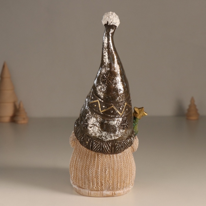 Сувенир полистоун свет Сувенир полистоун свет "Дед Мороз в колпаке, с ёлкой" беж и шоколад 10,5х10,5х22 см