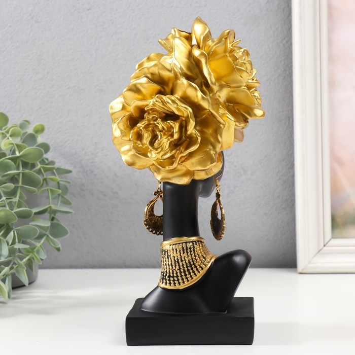Сувенир полистоун Сувенир полистоун "Африканка с золотыми розами в волосах, с ожерельем" чёрный 24х10х11 см