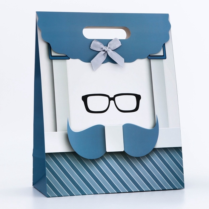 Подарочная коробка-пакет, упаковка с вырубной ручкой, Подарочная коробка-пакет, упаковка с вырубной ручкой, "Настоящему мужчине" , 24 х 12 х 31 см