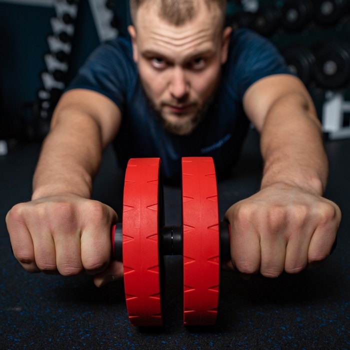 Ролик для пресса ONLYTOP, 31х17х17 см, с ковриком, цвет красный Ролик для пресса ONLYTOP, 31х17х17 см, с ковриком, цвет красный