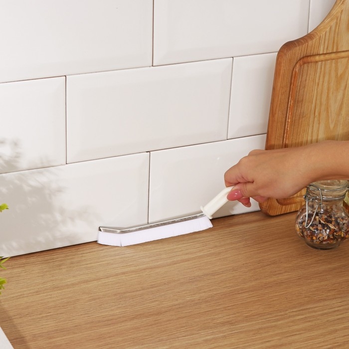 Щётка для очистки узких мест Доляна, 23×2 см, цвет белый Щётка для очистки узких мест Доляна, 23×2 см, цвет белый