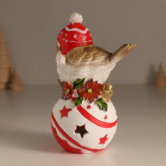Сувенир полистоун свет Сувенир полистоун свет "Птичка в шапке с помпонами на ёлочном шарике" 7,5х9,5х15 см