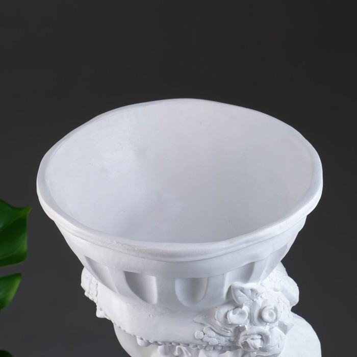 Фигурное кашпо  Фигурное кашпо "Ангел с розами", белый, 1,8 л/ 24х27х70см