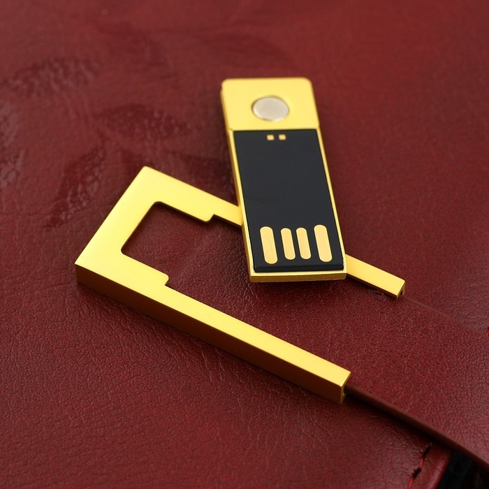 Родословная книга со встроенной флешкой 16 Gb «Книга всей семьи», 17,5 х 23 см. Родословная книга со встроенной флешкой 16 Gb «Книга всей семьи», 17,5 х 23 см.