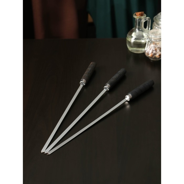 Подарочный набор для подачи шашлыка: доска - тарелка 30&times;24&times;5.5 см, опахало, соусник, берёза