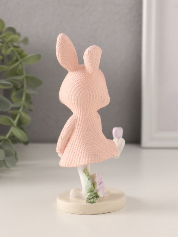 Сувенир полистоун  Сувенир полистоун "Зайка в вязаном розовом платьице, сердечко на лапе" 8х5,5х14,5 см
