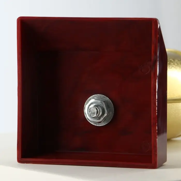 Кубок 056, наградная фигура, золото, подставка пластик, 12&times;6.3&times;6.3 см