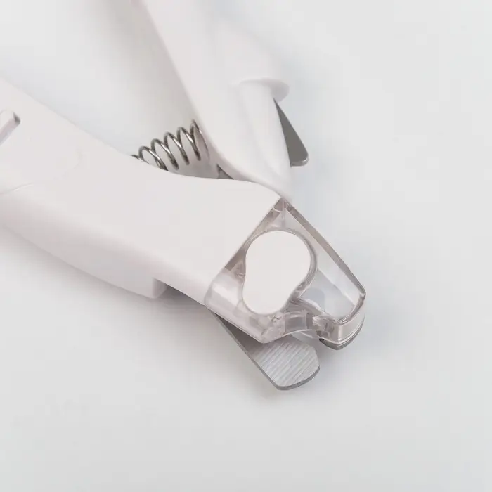 Умный когтерез для животных, с пилкой, LED фонарём и контейнером для когтей, на батарейках Умный когтерез для животных, с пилкой, LED фонарём и контейнером для когтей, на батарейках