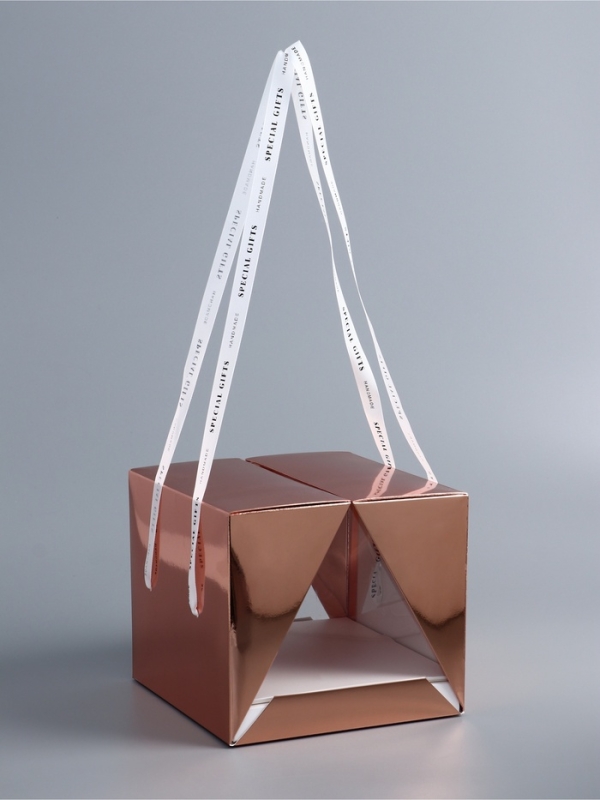 Коробка под бенто-торт с ленточками, ,розовое-золото , 25 х 25 х 20 см Коробка под бенто-торт с ленточками, ,розовое-золото , 25 х 25 х 20 см