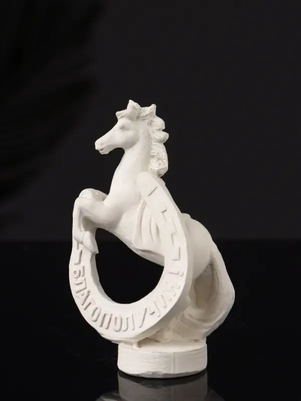 Фигура "Конь с подковой" 10х6х4 см, натуральный, гипс