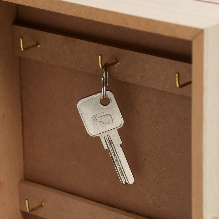 Ключница дерево 6 крючков Ключница дерево 6 крючков "Любовь к своему дому" 26х20,3х5,5 см