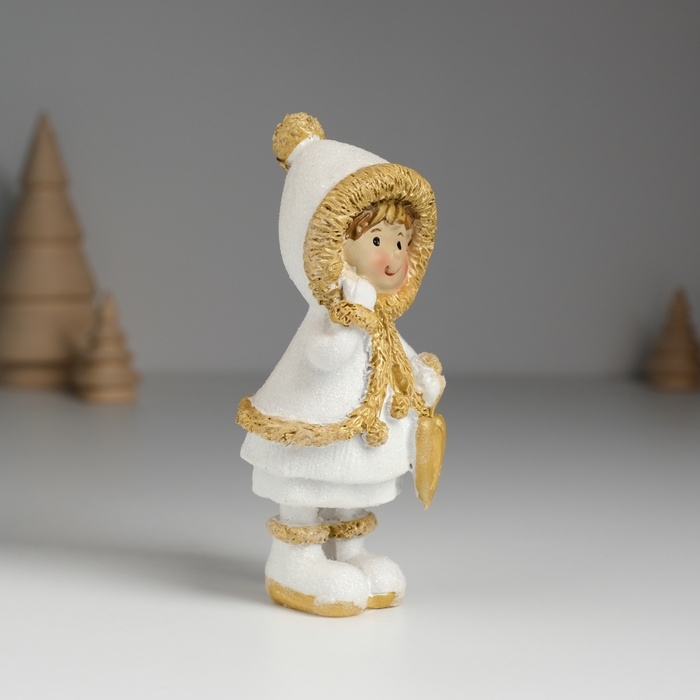 Сувенир полистоун  Сувенир полистоун "Малышка в белой шубке в варежках" МИКС 5х4х11,5 см