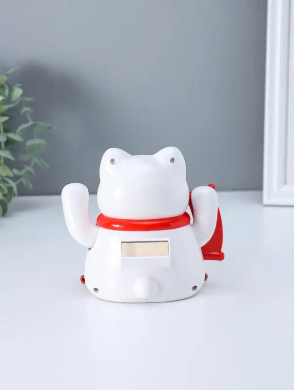 Маятник пластик от солнечной батареи "Белый кот Манэки-нэко с веером" 11,2х14,3х15,3 см