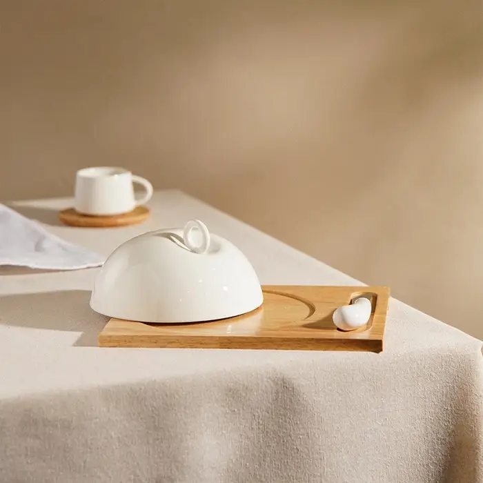 Маслёнка SL Home &laquo;Тренто&raquo;, 22&times;17.5 см, на деревянной подставке, с ножом для масла, фарфор, белая