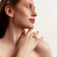 Кольцо с камнем &laquo;Фантазия. Сердце&raquo;, белое в серебре, безразмерное