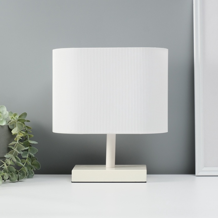 Светильник настольный Светильник настольный "Консул" 1х40Вт Е27 белый 25х13х29см