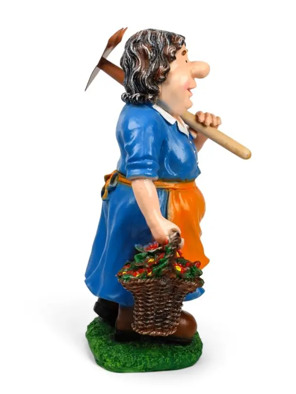 Садовая фигура из полистоуна «Баба с тяпкой», 63×23×27 см Садовая фигура из полистоуна «Баба с тяпкой», 63×23×27 см