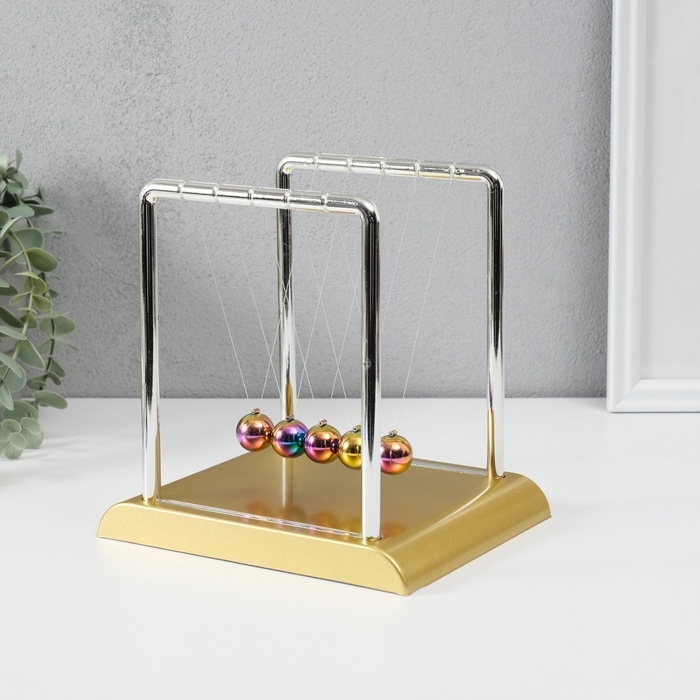 Маятник пластик Маятник пластик "Шары Ньютона" золото, бензиновый цвет шаров 18х15х17,5 см