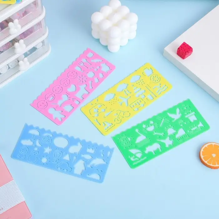 Набор пластиковых трафаретов Набор пластиковых трафаретов "Фигурки", 4 штуки, МИКС